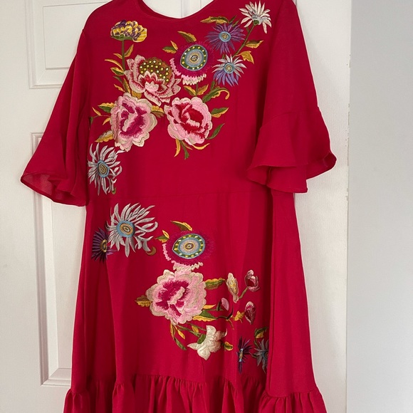 Red embroidered dress - Picture 3 of 4